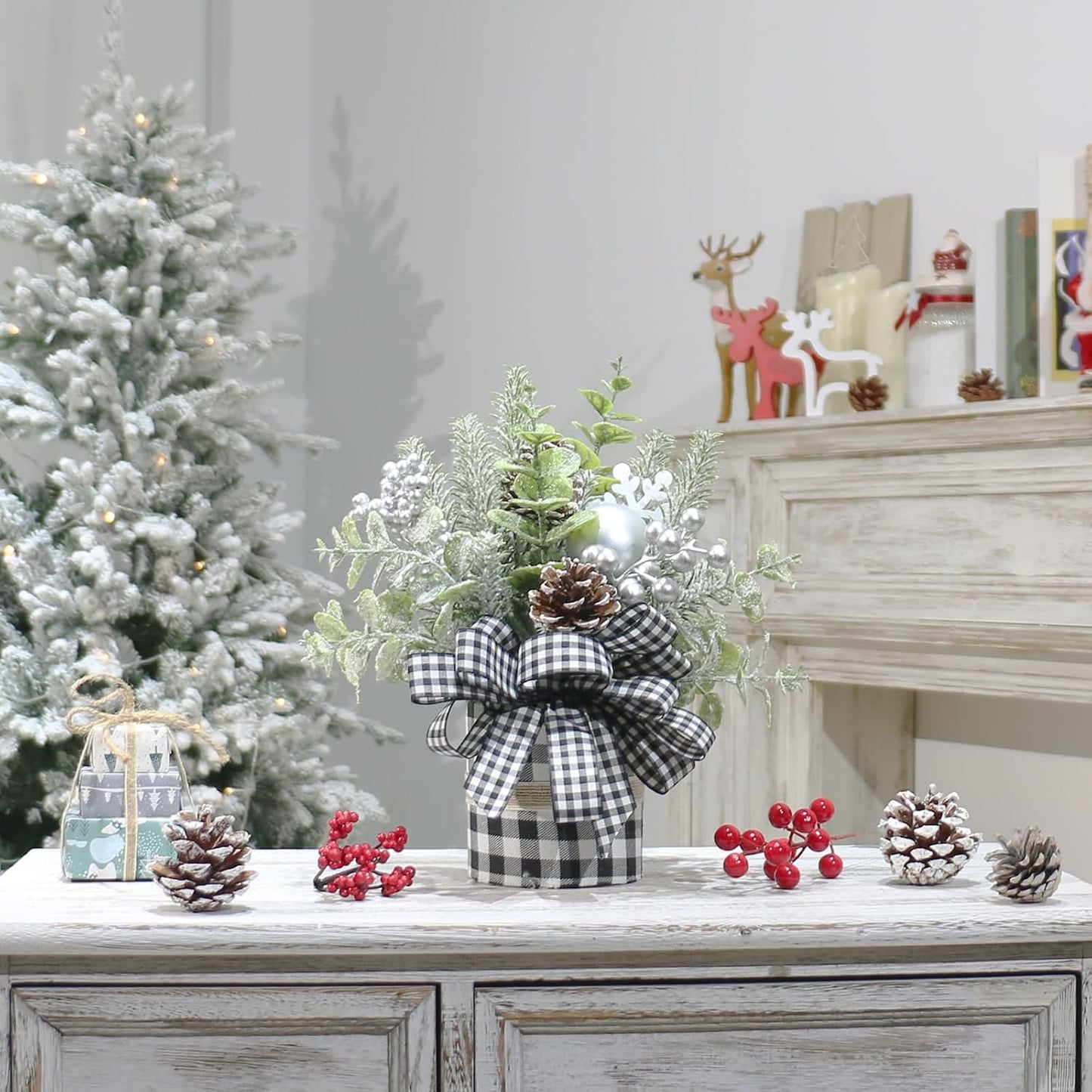 Small Buffalo Check Plaid Christmas Tree, Artificial Mini Tabletop Christmas Tree Decorations, for Home Hliday Party Xmas Decor - Black/White.