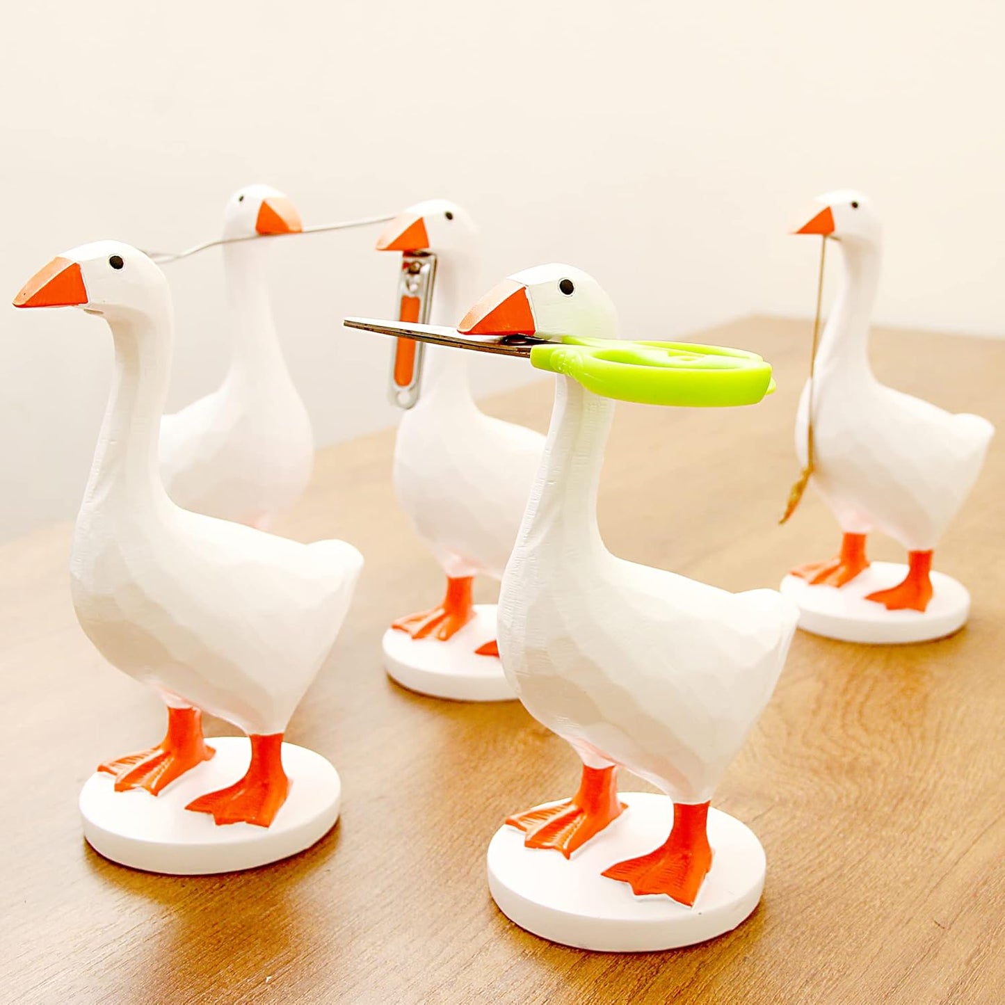 GRAPMKTG Magnetic Goose Key Holder Cute Home Decor Kawaii Room Office Table Desk Decor Aesthetic Funny Bedroom Decor Housewarming Gifts for Women Men1 Pack